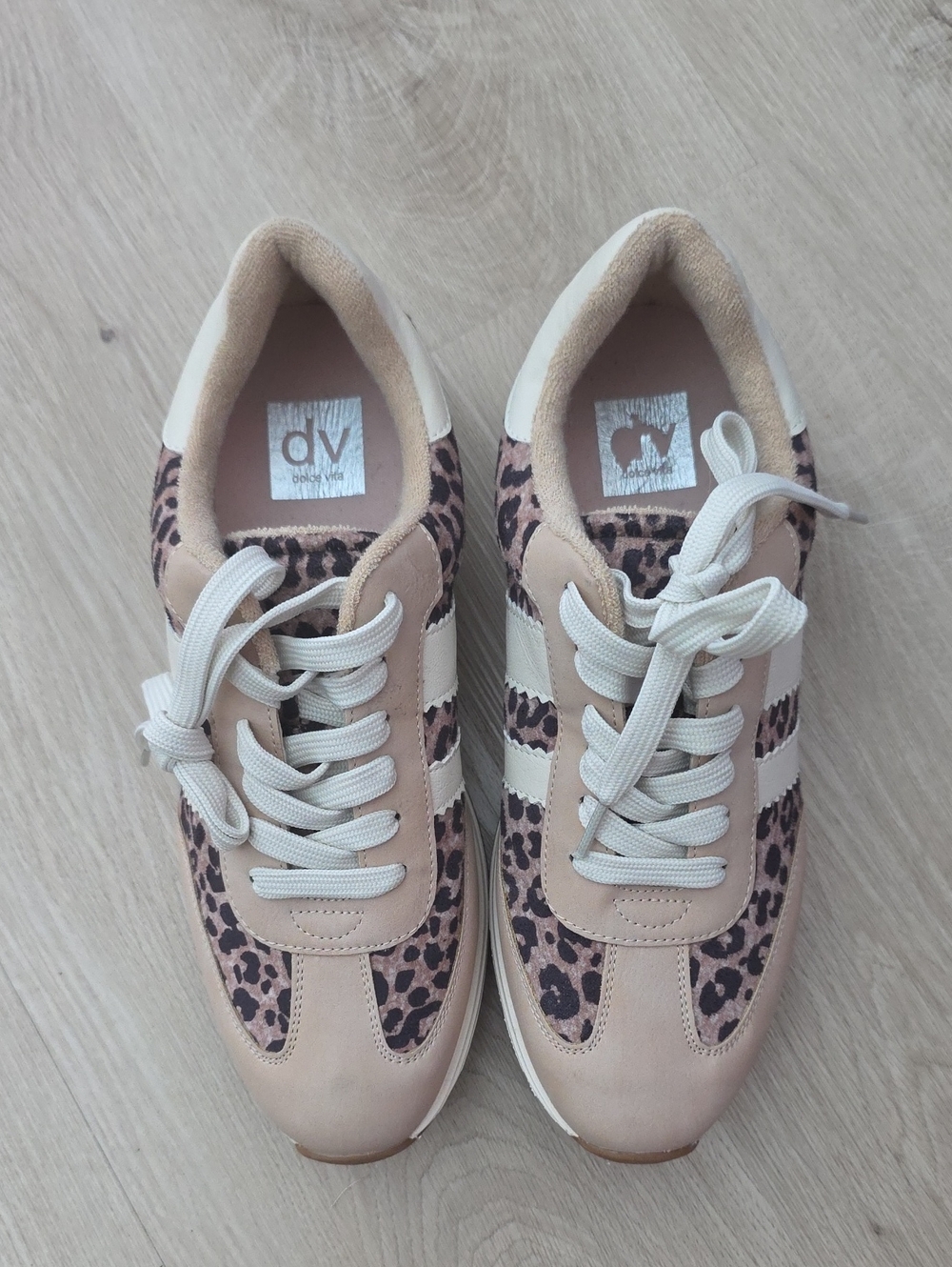 DV by Dolce Vita Voyage Leopard Print Tan Sneakers Size 8.5
